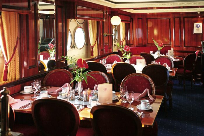 Restaurants, Bars & Cafés on Royal Clipper